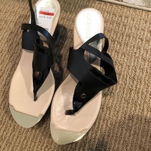 GUESS black platform sandal